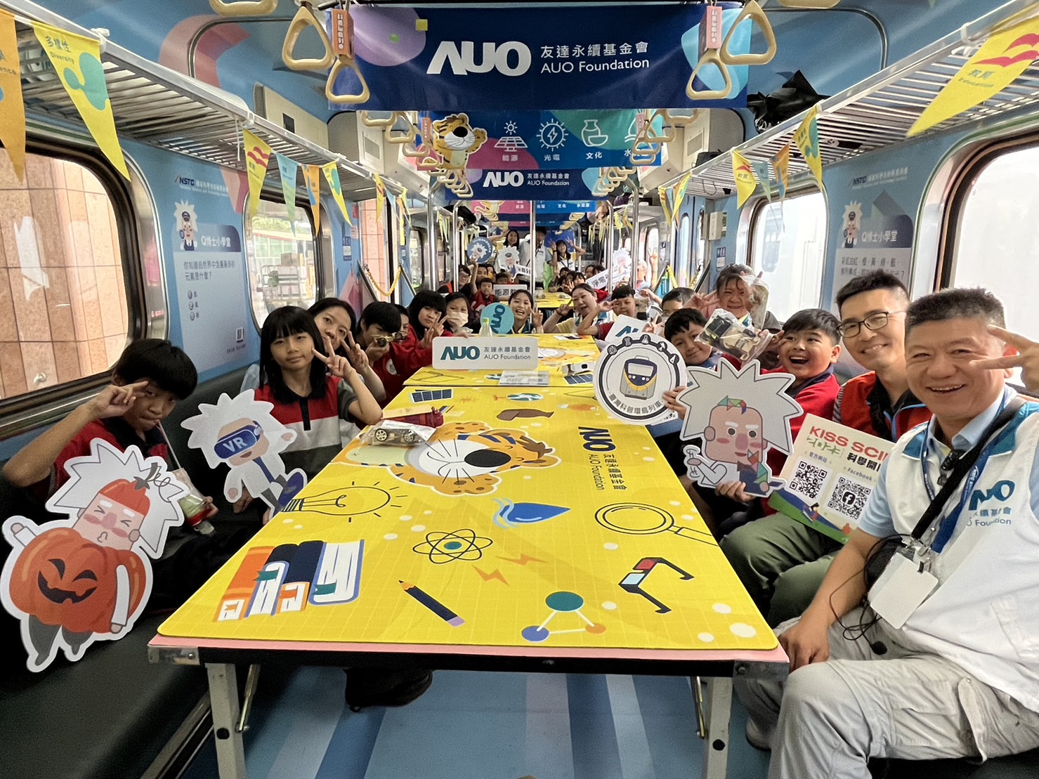 asiagame永續基金會參與「臺灣科普環島列車」，設計基礎科學車廂課程，以「淨零碳排和永續能源」為主題，讓學生透過創意實驗認識淨零知識，以及思考生活中的減碳行為